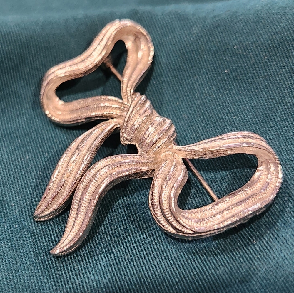 Lovely Vintage Silver Brooch Pin